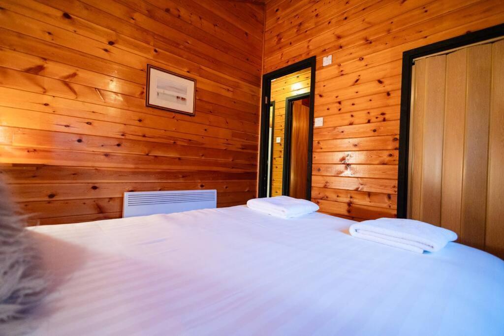 Cozy Norwegian Style Log Cabin In Rural Snowdonia - 2 Bedrooms & Parking By Seren Short Stays Ffestiniog ภายนอก รูปภาพ