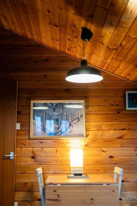 Cozy Norwegian Style Log Cabin In Rural Snowdonia - 2 Bedrooms & Parking By Seren Short Stays Ffestiniog ภายนอก รูปภาพ