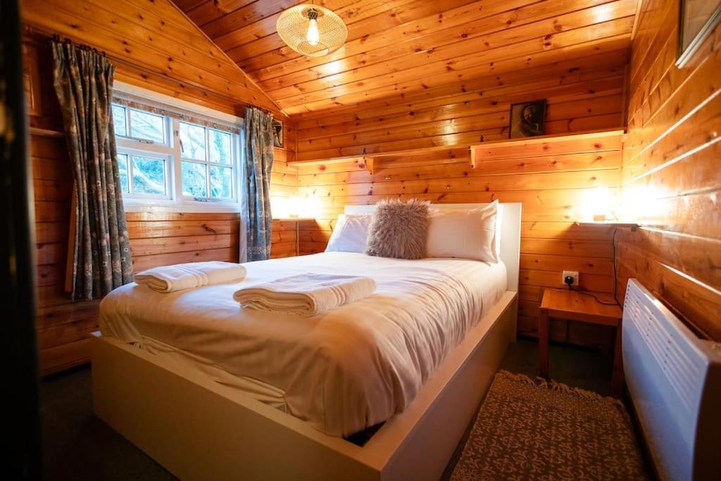 Cozy Norwegian Style Log Cabin In Rural Snowdonia - 2 Bedrooms & Parking By Seren Short Stays Ffestiniog ภายนอก รูปภาพ