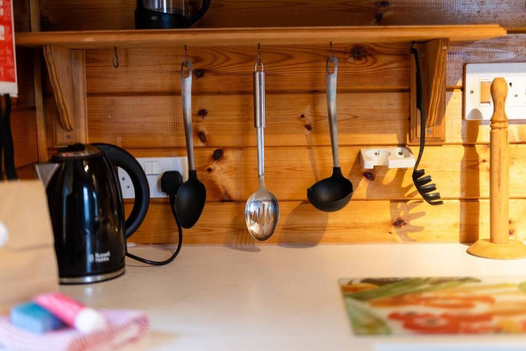 Cozy Norwegian Style Log Cabin In Rural Snowdonia - 2 Bedrooms & Parking By Seren Short Stays Ffestiniog ภายนอก รูปภาพ