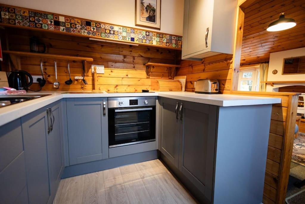 Cozy Norwegian Style Log Cabin In Rural Snowdonia - 2 Bedrooms & Parking By Seren Short Stays Ffestiniog ภายนอก รูปภาพ